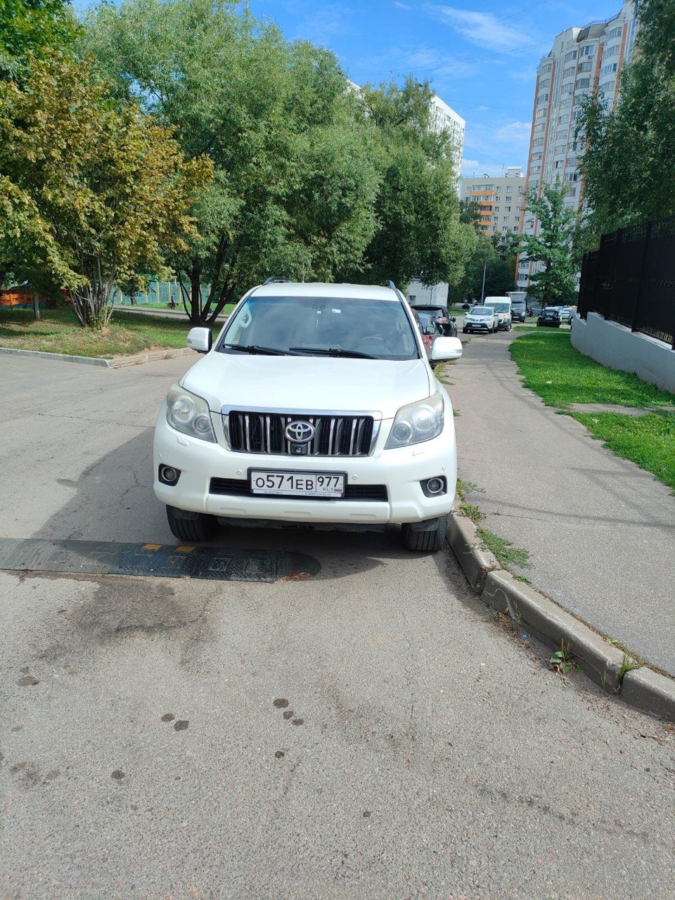 Toyota Land Cruiser 150 2012 год