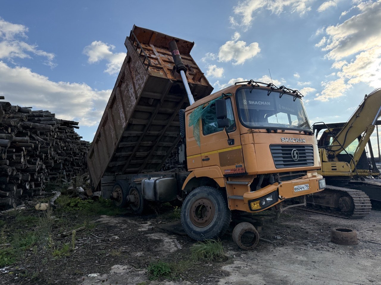 Грузовой самосвал  SHACMAN SX3255DR384 2012 год